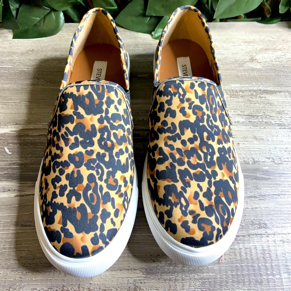 Steve Madden Slide on